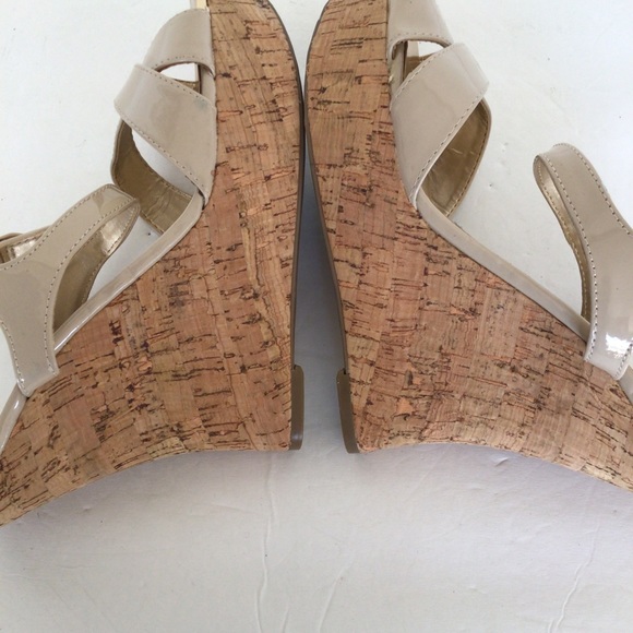 GUESS CORK WEDGE STRAPPY PLATFORM SANDALS SIZE 8.5 - Picture 7 of 16
